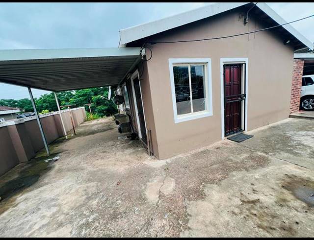 2 BEDROOM HOUSE FOR SALE IN NEWLANDS EAST
